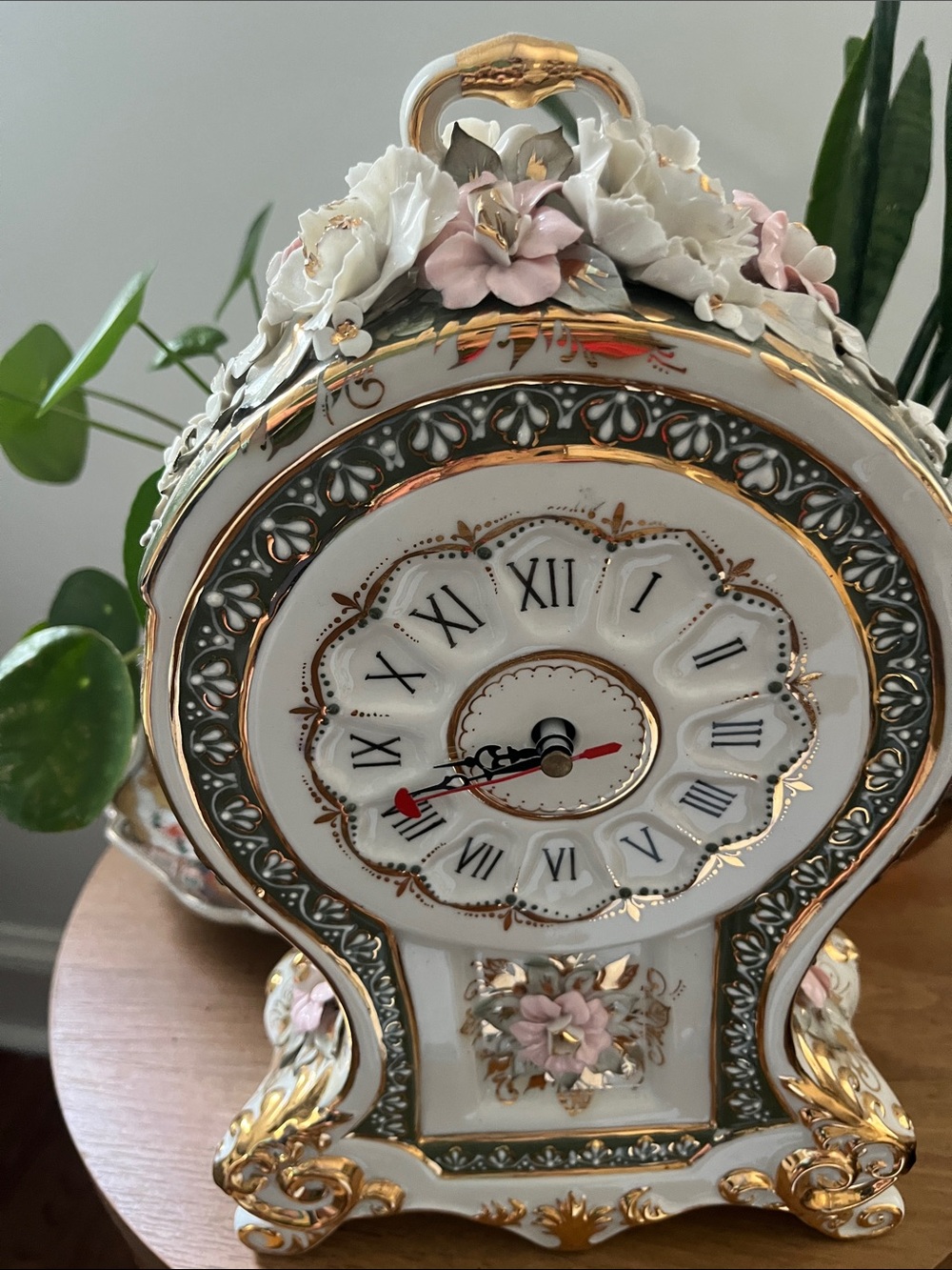 Flower-covered Porcelain Clock